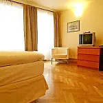 Mostecka 12 Hotel 3*