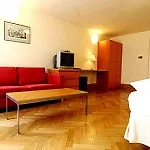 Hotel Mostecká 12