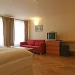 Mostecka 12 Prag