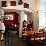 Mostecka 12 3* Prag