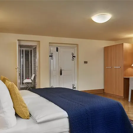 Mostecka 12 Hotel