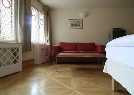 Mostecka 12 מלון 3*