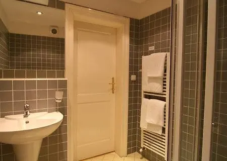 Hotel Mostecká 12