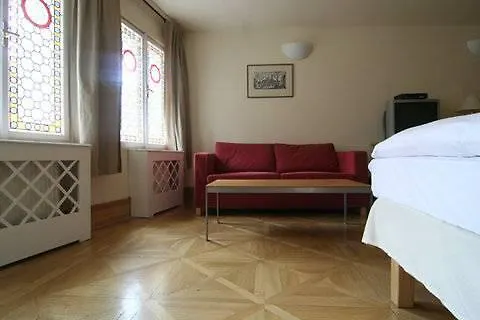 Mostecka 12 Szálloda 3*